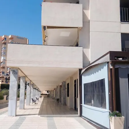 Spacious In Of 100 M² With Shared Pool! Appartement *